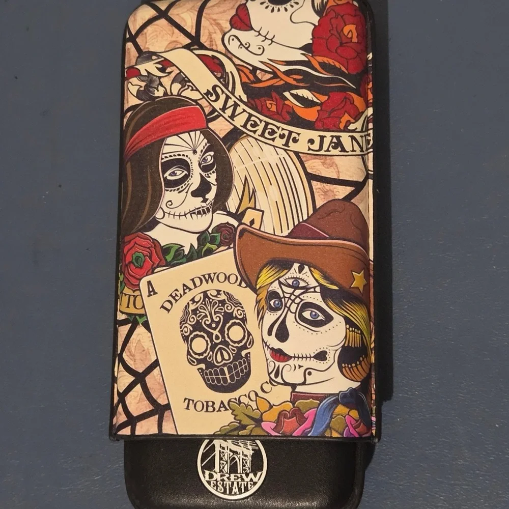 Drew Estate 2018 Limited Edition “Three Sisters" 3-finger leather Cigar case. - Picture 2 of 6